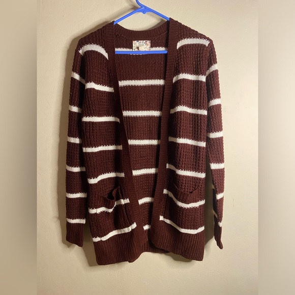 Cardigan red and white - Picture 1 of 2